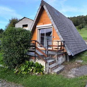 Petit Avec Terrasse Oust